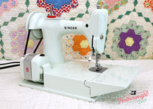 Load image into Gallery viewer, Singer Featherweight 221K Sewing Machine, WHITE FA126***