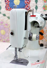 Load image into Gallery viewer, Singer Featherweight 221K Sewing Machine, WHITE FA126***
